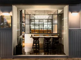 심야별장, 세련된 외관이 돋보이는 한식 요리주점